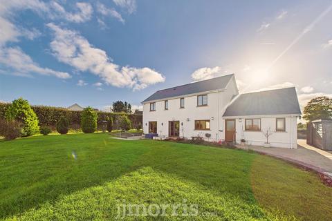 4 bedroom property with land for sale, Pentre'r Bryn, Llandysul