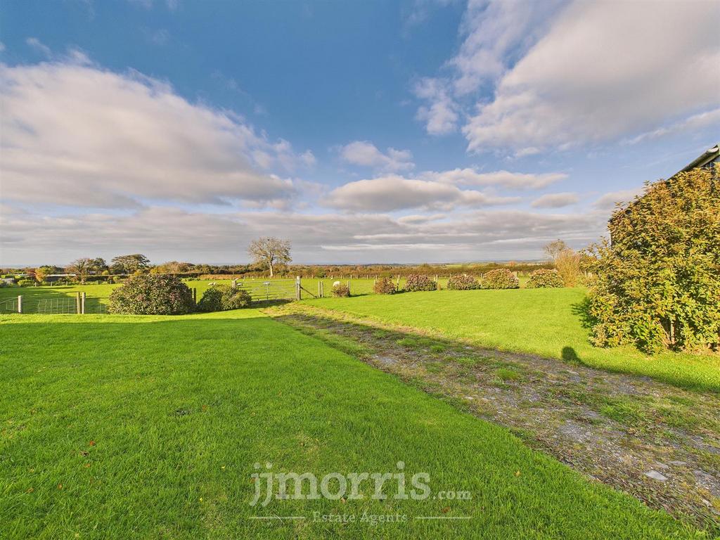 CAM05297 G0-PR0103-STILL009.jpg