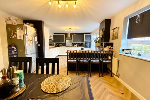 5 bedroom detached house for sale, Dairy Lane, Cayton, YO11
