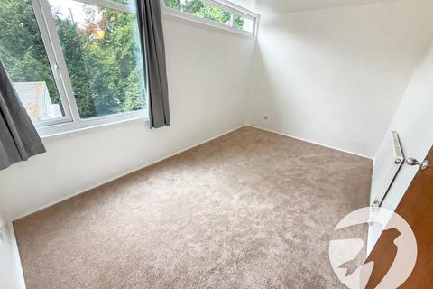 4 Moat Court, London, SE9 5QD