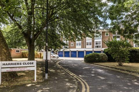 2 bedroom flat to rent, Harriers Close, London W5