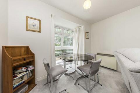 2 bedroom flat to rent, Harriers Close, London W5
