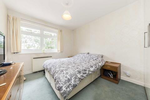 2 bedroom flat to rent, Harriers Close, London W5