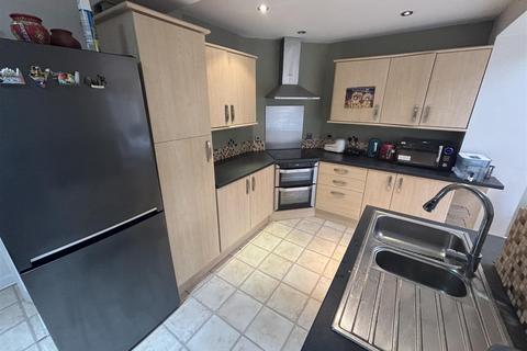 4 bedroom semi-detached house to rent, Ripon Grove, Sale
