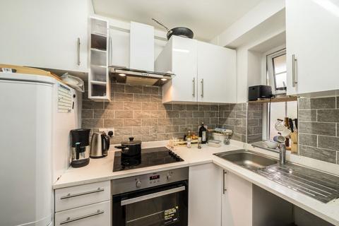 1 bedroom flat for sale, Streatham Close, London SW16