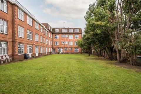 1 bedroom flat for sale, Streatham Close, London SW16