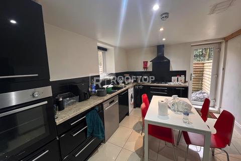4 bedroom house to rent, Regent Park Avenue, Leeds LS6
