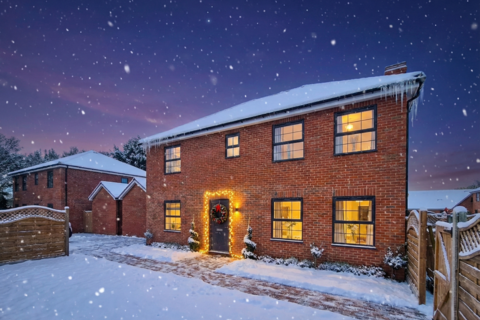 4 bedroom detached house to rent, Sabre Close, Felsted CM6