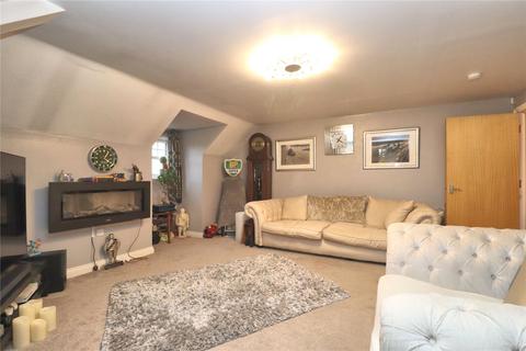 2 bedroom flat for sale, Heathside Road, Surrey GU22