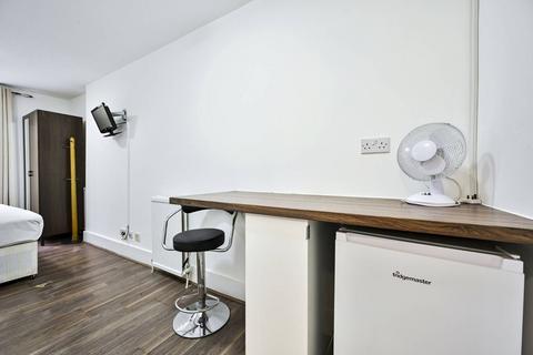 1 bedroom flat to rent, Knaresborough Place, Earls Court, London, SW5