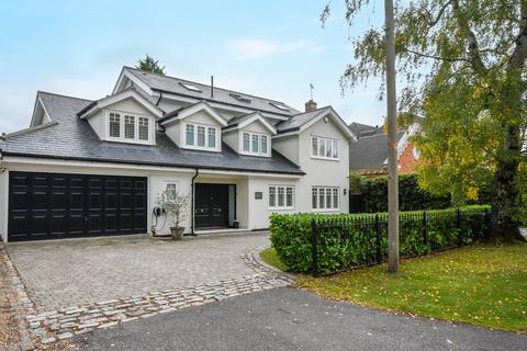 Thorndon Approach, Herongate, Brentwood, CM13