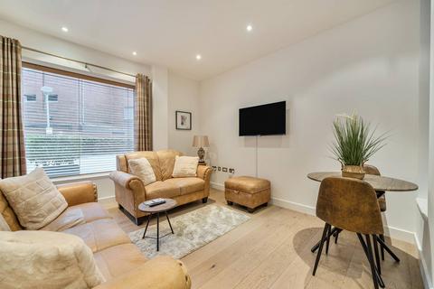 Grosvenor Waterside, Chelsea, London, SW1W