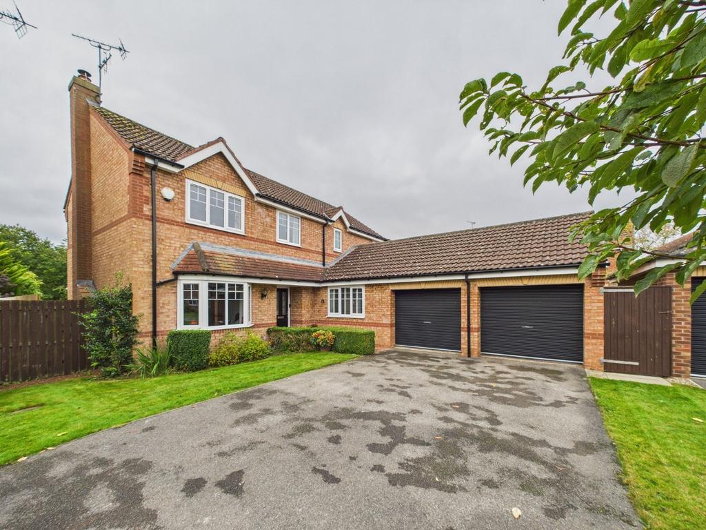 4 Bedroom Detached House - For Sale