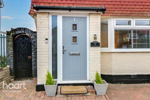 3 bedroom end of terrace house for sale, Marston Avenue, Dagenham