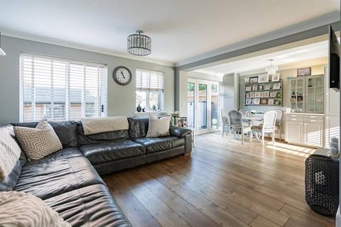 4 bedroom semi-detached house for sale, Thistle Drive, Whitstable