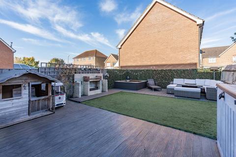 4 bedroom semi-detached house for sale, Thistle Drive, Whitstable