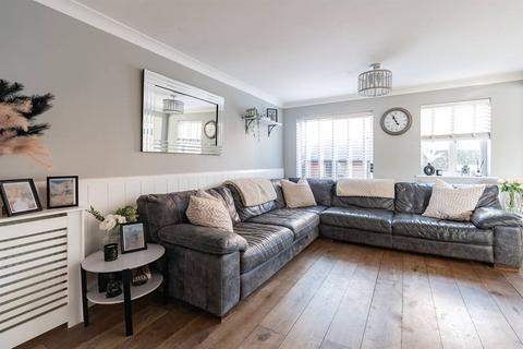 4 bedroom semi-detached house for sale, Thistle Drive, Whitstable
