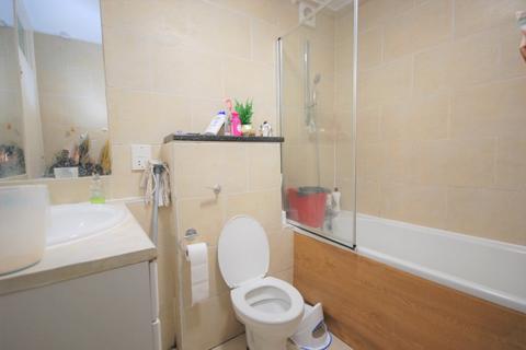 2 bedroom apartment to rent, Parkgate Road, Battersea SW11
