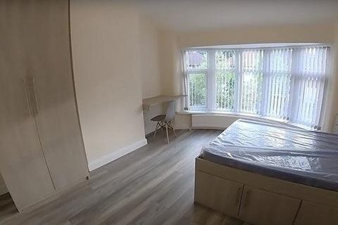 5 bedroom semi-detached house to rent, Lathom Road, Manchester