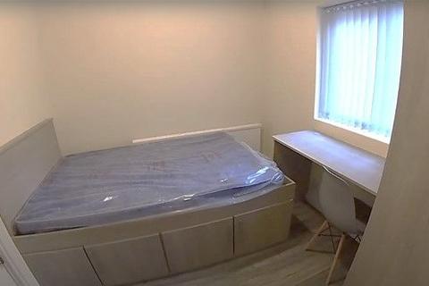 5 bedroom semi-detached house to rent, Lathom Road, Manchester