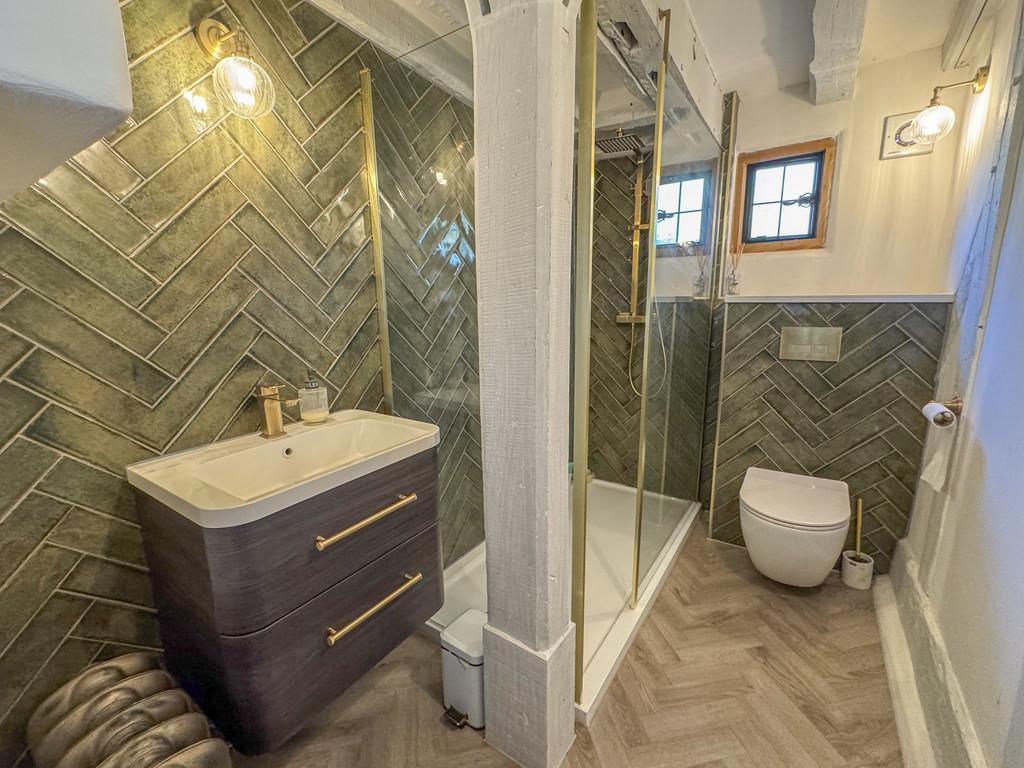 Gf shower room