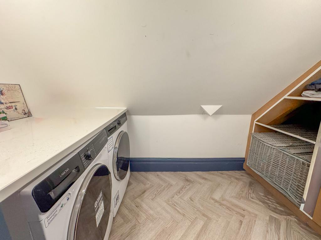 Laundry room off en suite
