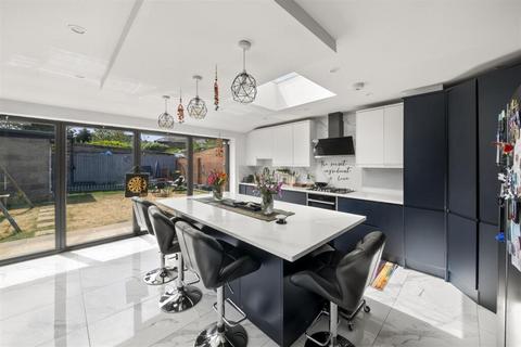 26 Westacott, Hayes, UB4 8AQ