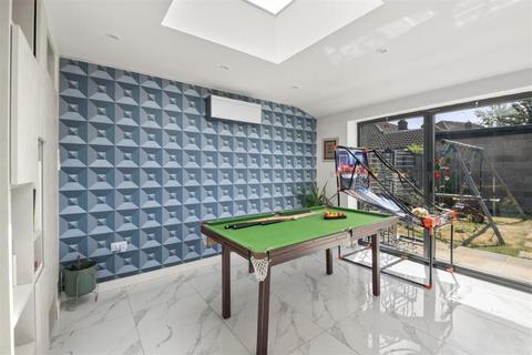 26 Westacott, Hayes, UB4 8AQ