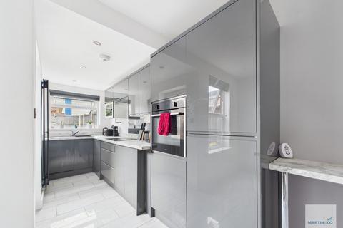 3 bedroom terraced house for sale, Carlingford Road, Hucknall