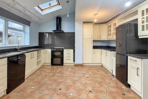 3 bedroom detached house for sale, Beech Avenue, Warminster