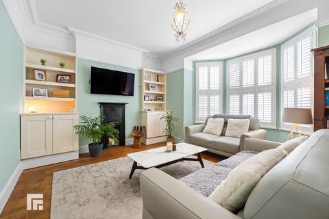 4 bedroom end of terrace house for sale, Plassey Street, Penarth CF64