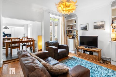 4 bedroom end of terrace house for sale, Plassey Street, Penarth CF64