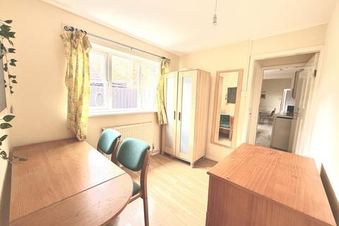 2 bedroom ground floor flat to rent, Granby Road, Aylestone, Leicester