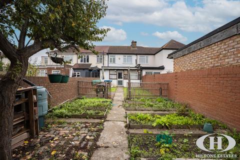 3 bedroom terraced house for sale, Dormers Avenue, Southall