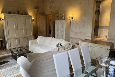 undefined, Ennismore Gardens, London