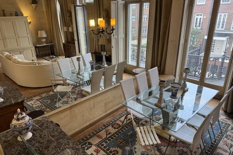undefined, Ennismore Gardens, London