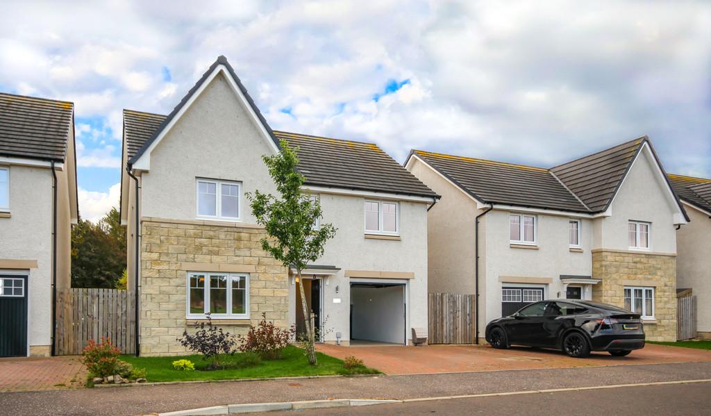11 Breistonhill View - External Small skys 2-1