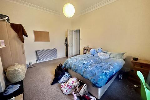 3 bedroom flat share to rent, 63 Alexandra Road