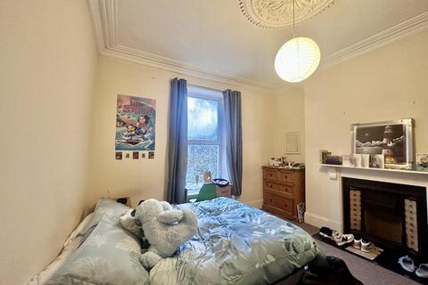 3 bedroom flat share to rent, 63 Alexandra Road