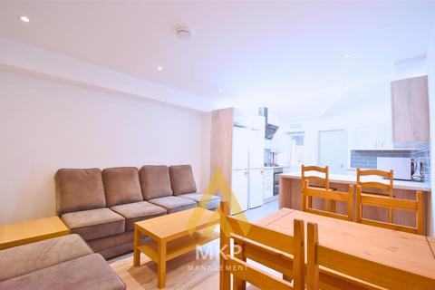 6 bedroom terraced house to rent, Florence Buildings, Birmingham B29