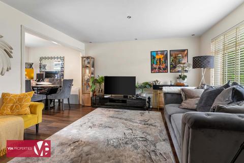 3 bedroom end of terrace house for sale, Roundhills, Waltham Abbey EN9
