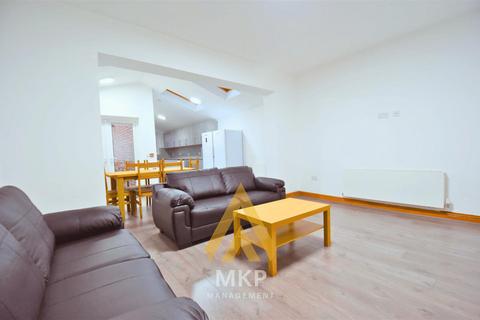 7 bedroom terraced house to rent, Heeley Road, Selly Oak, Birmingham B29