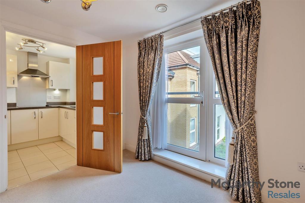 8665043-interior04.jpg