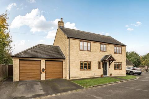 Moat Close,  Brize Norton,  OX18