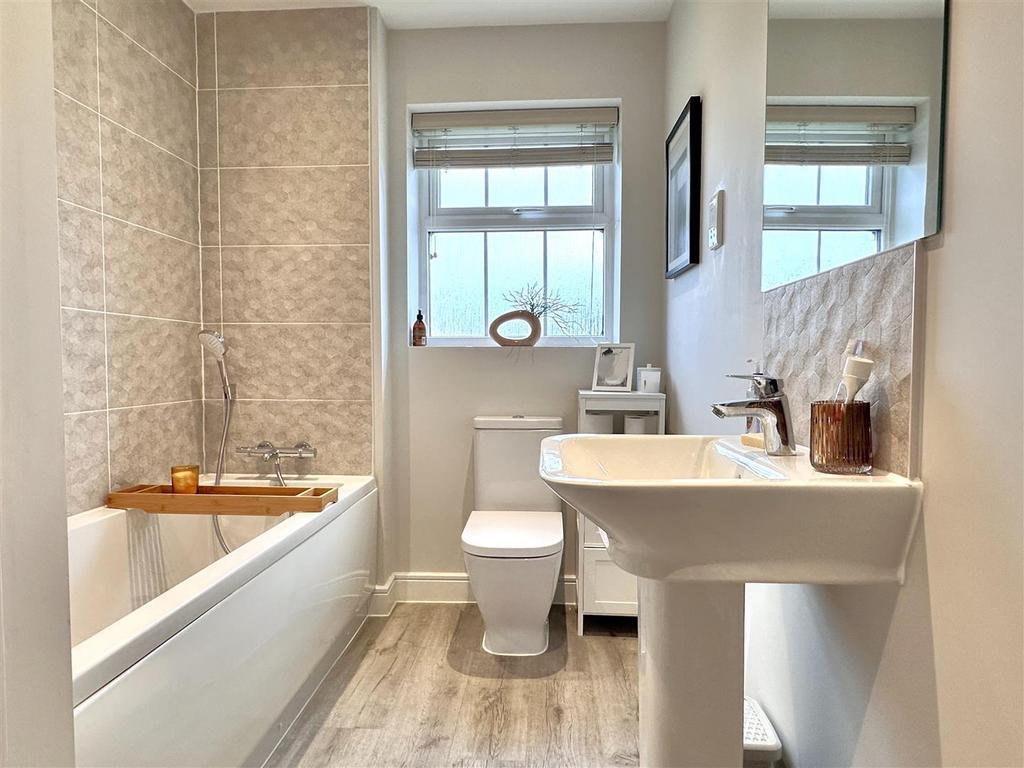 Family Bathroom 782