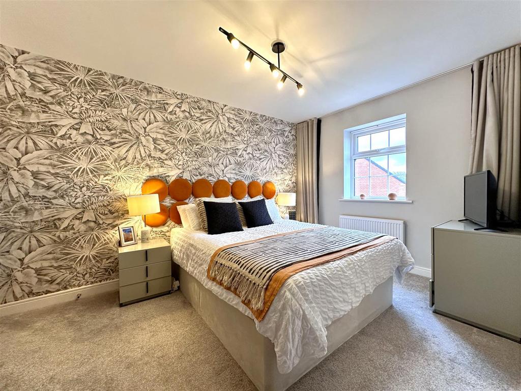 Master Bedroom 745