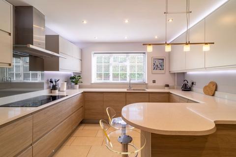4 bedroom detached house for sale, Bayards, Warlingham