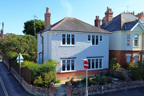 4 bedroom detached house for sale, Princess Avenue, Christchurch Town Centre