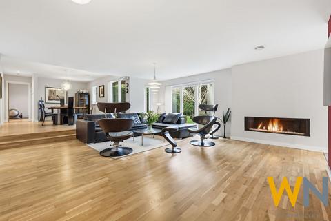 undefined, Roundwood Avenue, Hutton Mount, Brentwood CM13