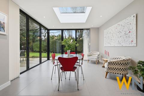 undefined, Roundwood Avenue, Hutton Mount, Brentwood CM13